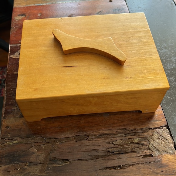 Beautiful hand carved wooden jewelry box. Vintage MCM style - Picture 5 of 5